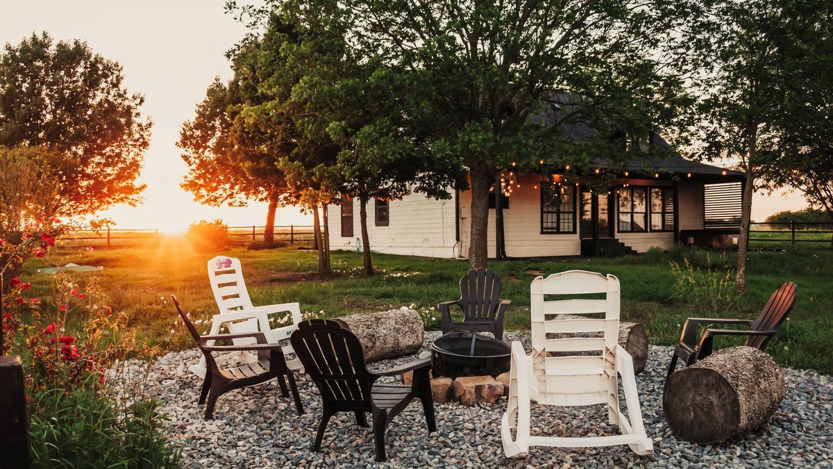 Gober Other | Secluded TX Ranch Retreat. Romantic Sunsets , Hot-tub, Pet-friendly & Gated!