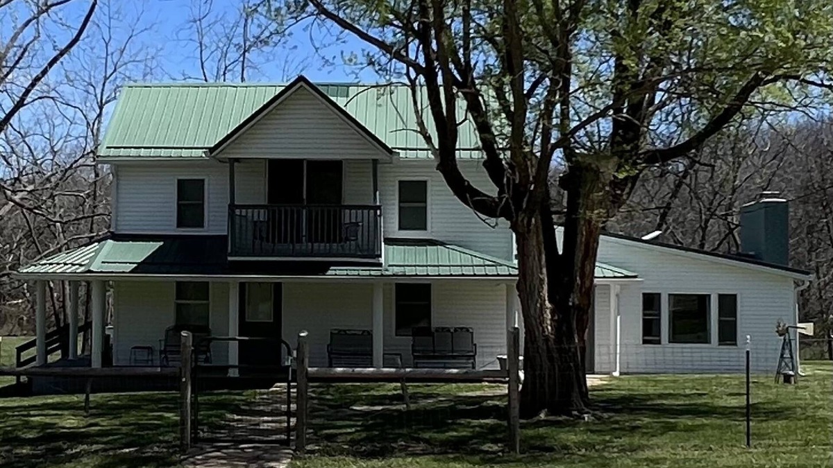 Boss Other | Secluded Upper Ozarks Farmhouse in Ozarks Mountains