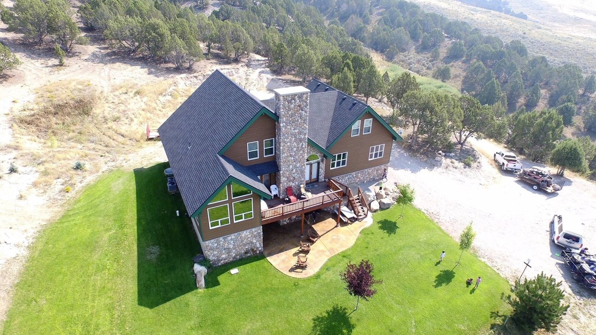 Lava Hot Springs House | Secluded Vacation Lodge for FAMILIES. Sleeps 22! Just MINUTES from Lava & Golf