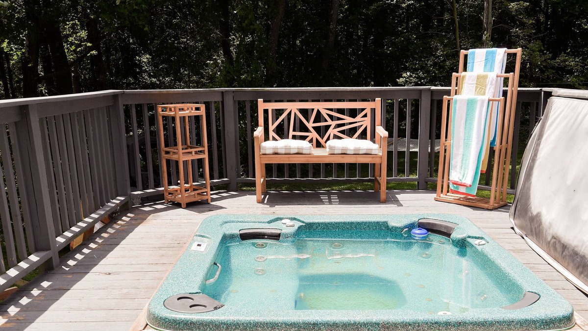 Boring House | Secluded Vacation Home with private backyard oasis & access to resort amenities