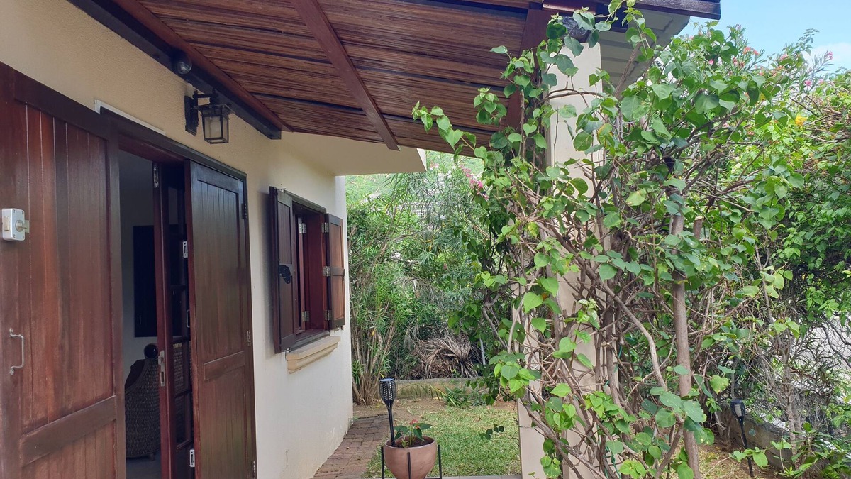 La Mivoie Villa | secluded villa beach locationn