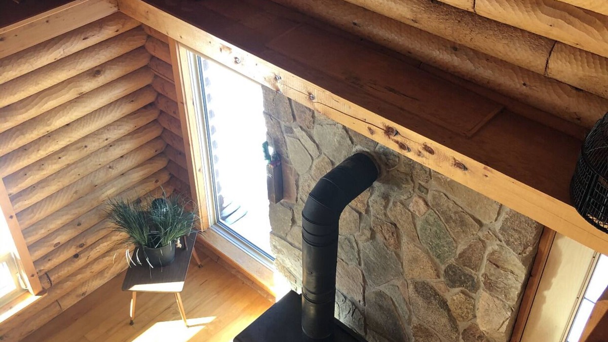 Springfield Cabin | Secluded Washademoak lakefront cove log cabin