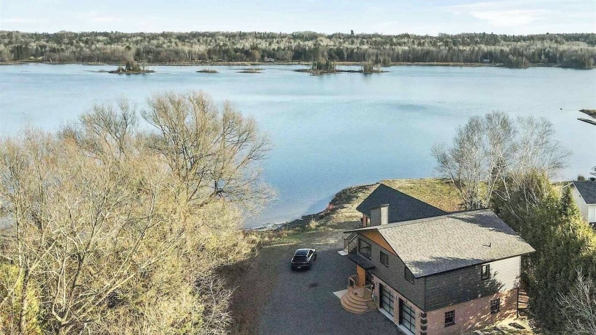Algoma District House | Secluded waterfront modern home | Lake access, Deck, BBQ, Firepit | Pet friendly