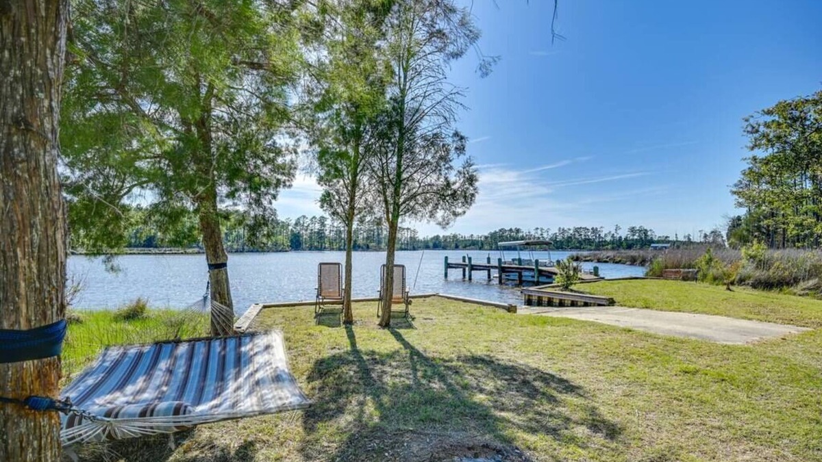 Hobucken Cabin | Secluded waterfront cabin w/private dock & ramp!