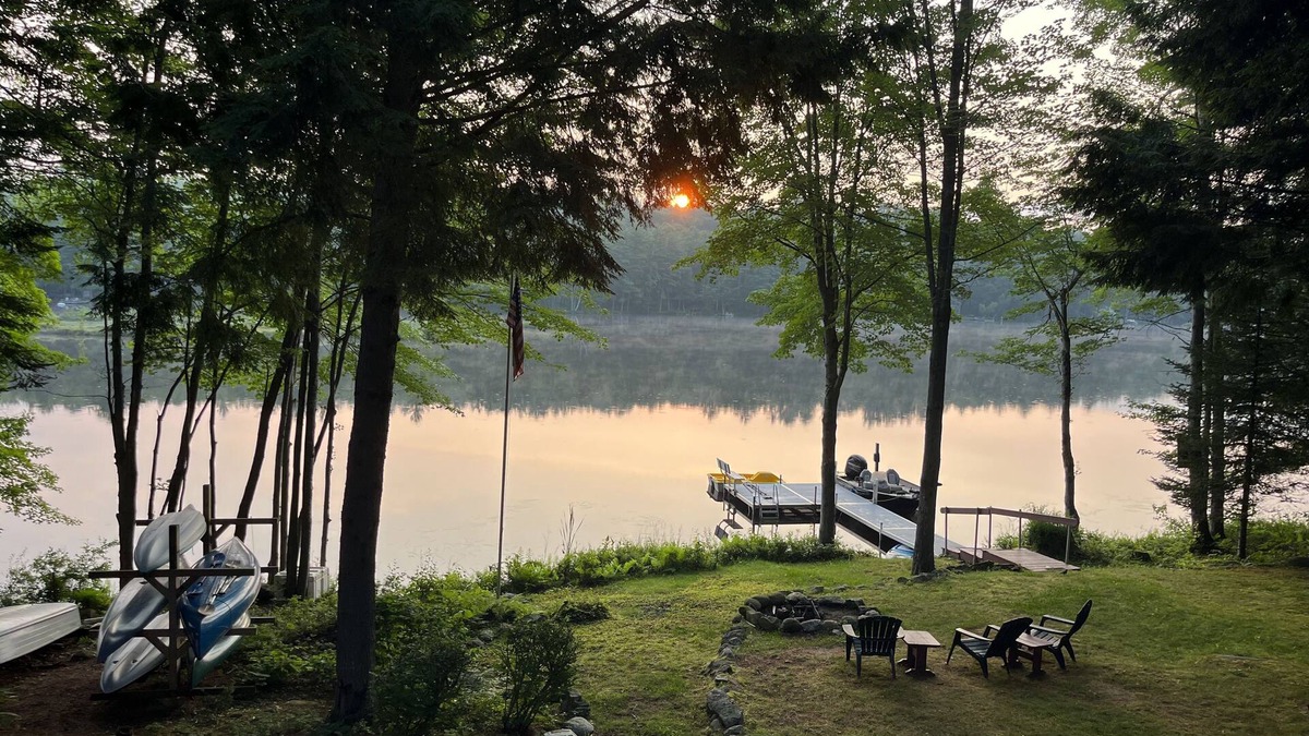 Norway Cabin | Secluded Waterfront Cabin on North Pond. 30 Minutes to Skiing.