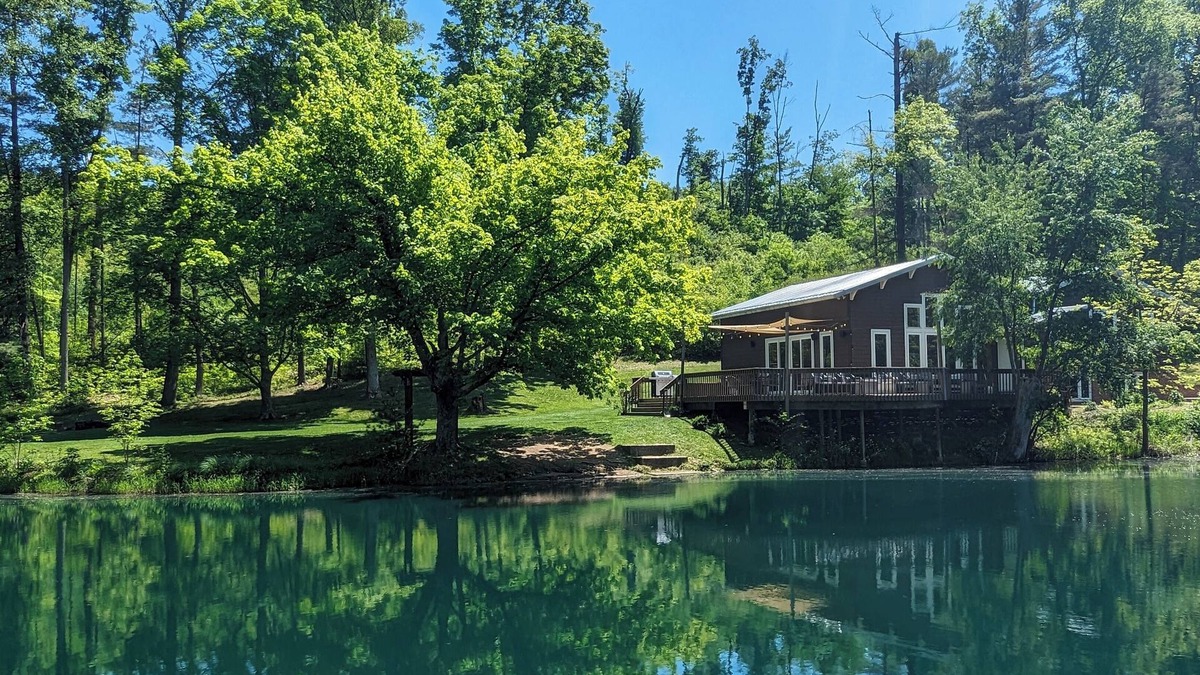 Laurelville House | Secluded Waterfront Home Located On 82 Private Acres! Close to HH State Park!n