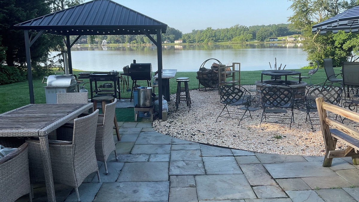 White Marsh Villa | Secluded Waterfront Retreat 2 bed 1 1/2 baths private guest house w Pool & Beach
