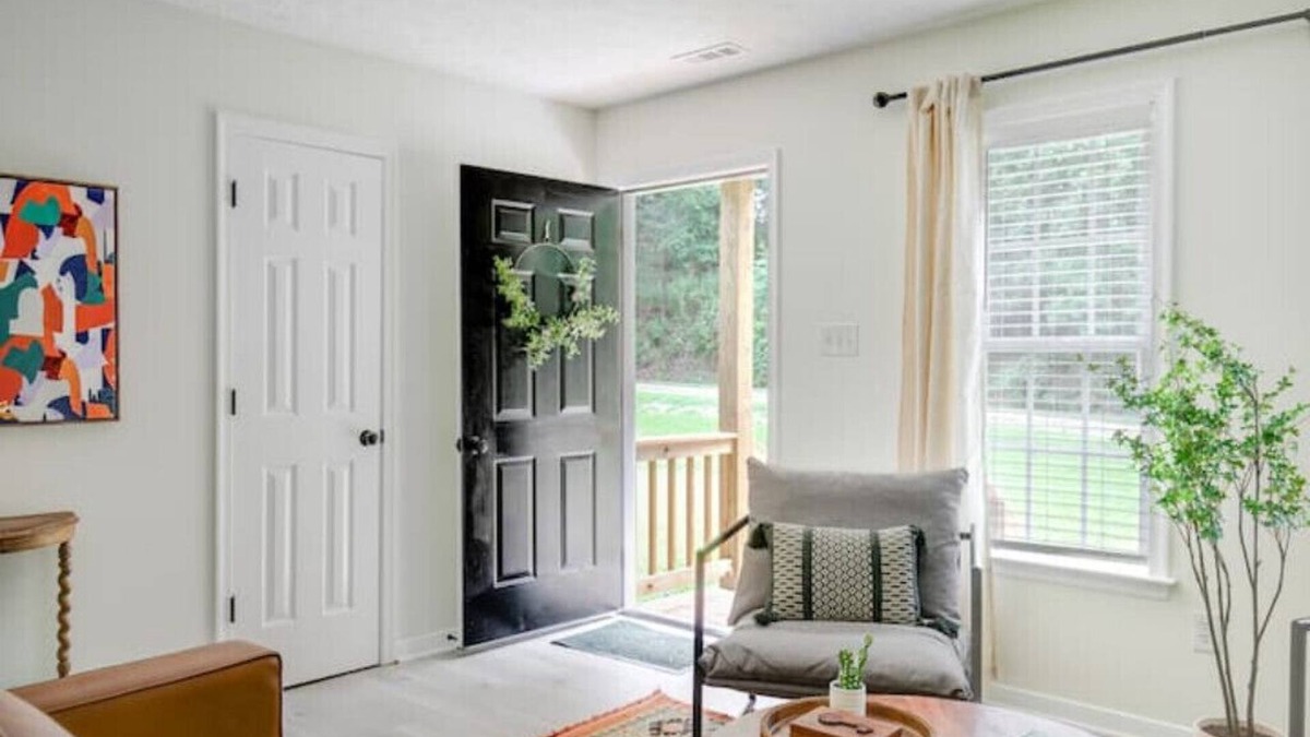 Ampthill House | Secluded with a pond in a Nat’l Park, 20 minutes from Downtown Richmond, VA