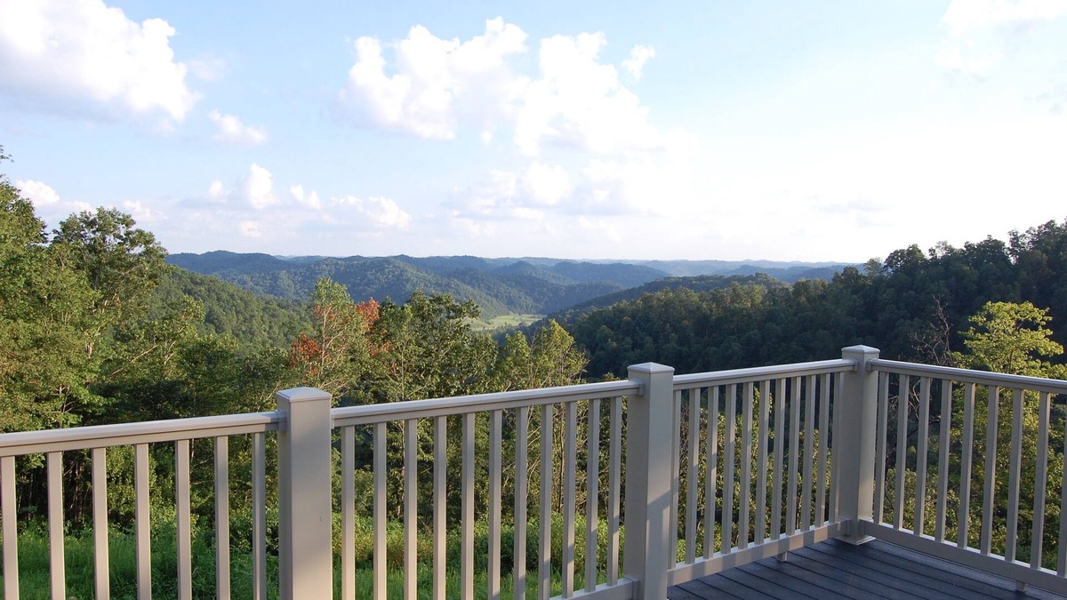 Jackson Cabin | Secluded with best views in E. KY. Can see 3 states.You won’t be disappointed!