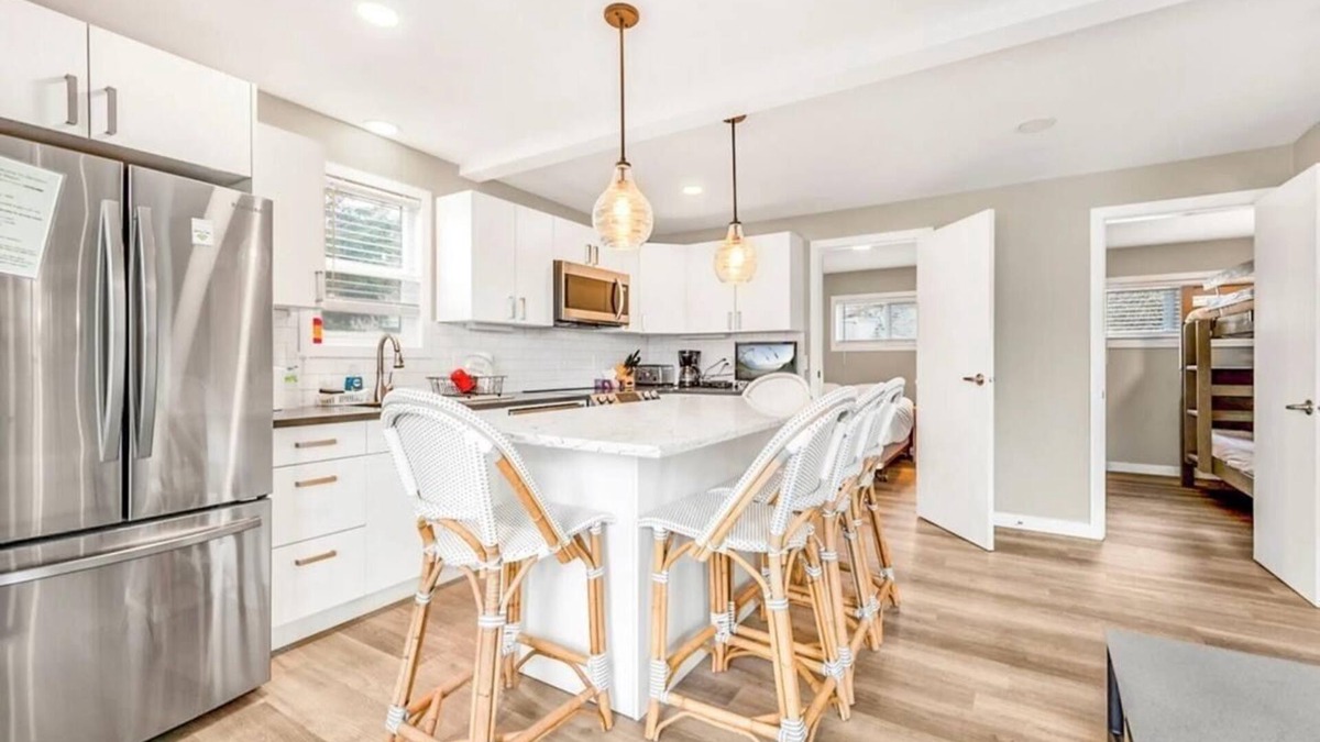Central Okanagan Cabin | Seclusion Bay Cabin 14. Luxury Lakeside Beachfront on Okanagan Lake, sleeps 7.