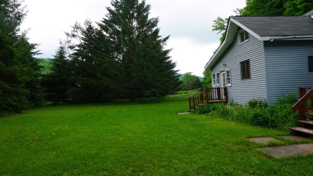 Roxbury House | Seclusion only minutes away from everything !