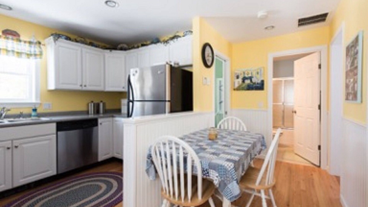 Ogunquit - Wells Cottage | Second Floor Condo At Beach Dreams with great location!