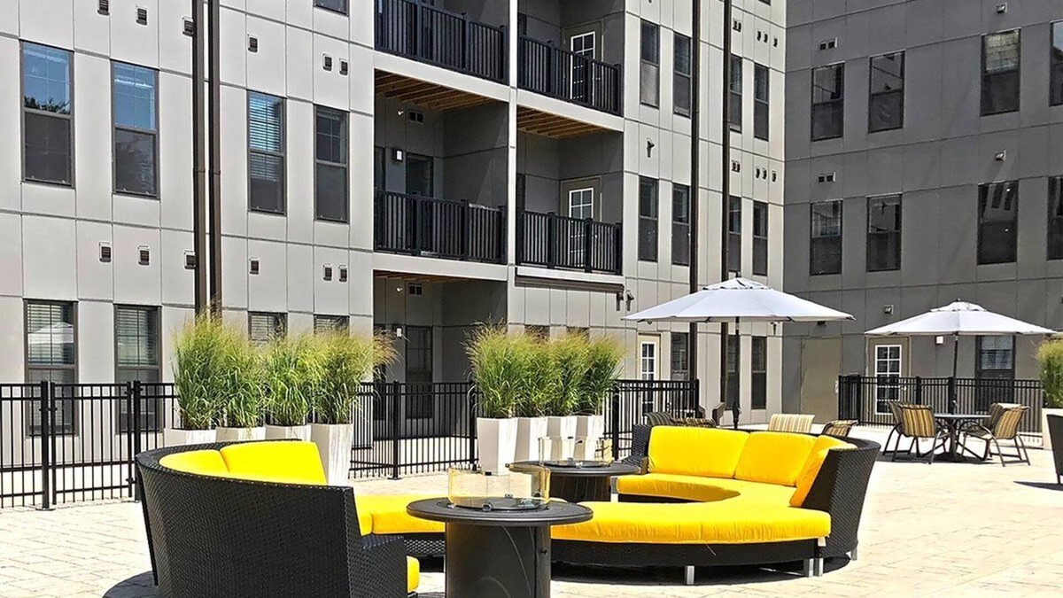 Soulard Apartment | Second Floor Corner Suite- Queen w/View (230)