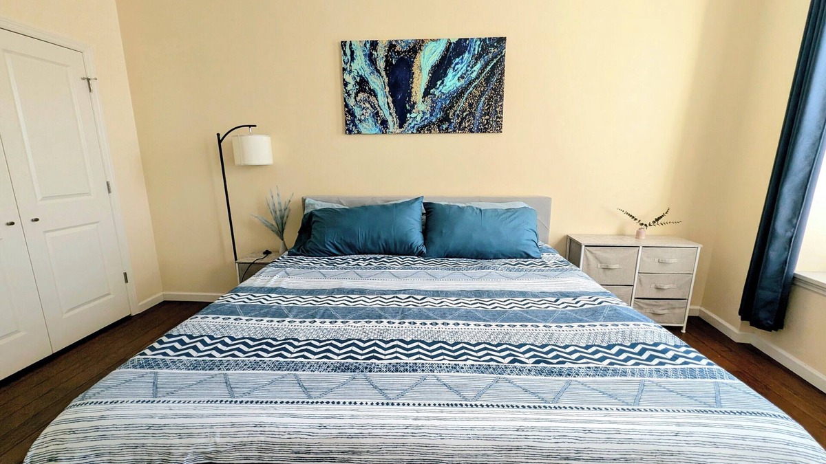 The Gate Apartment | Second Floor King Bed Apartment near at BJC- Gn