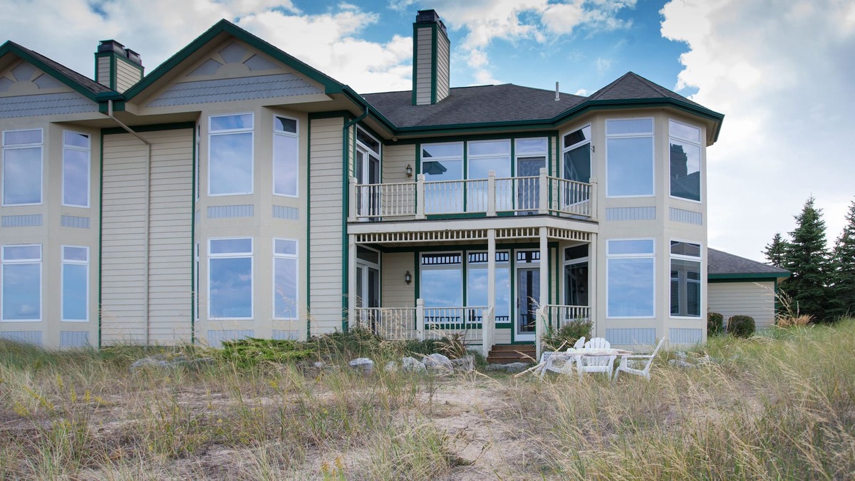 Manistee Condo | Second Floor Lake Michigan Condo with Sunset Views