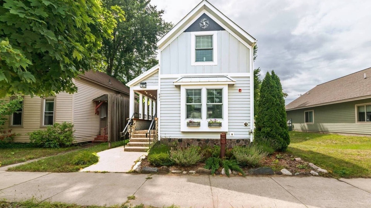 Traverse City House | Second Street Stay–Downtown+ WALKABLE TO CHERRY FEST