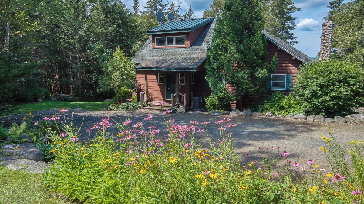 Rangeley Plantation House | Second Wind - Private vacation home right on Mooselookmeguntic Lake