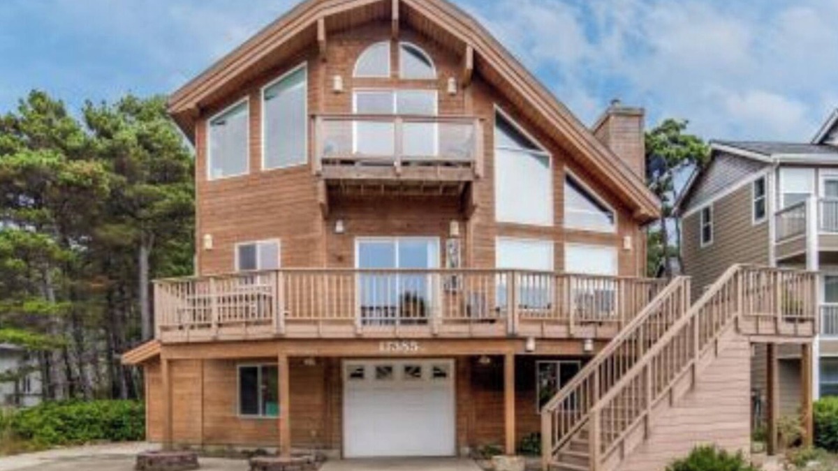 Rockaway Beach House | Seconds from the Beach, Spaciously Updated, Private Hot Tub, Perfect for Family