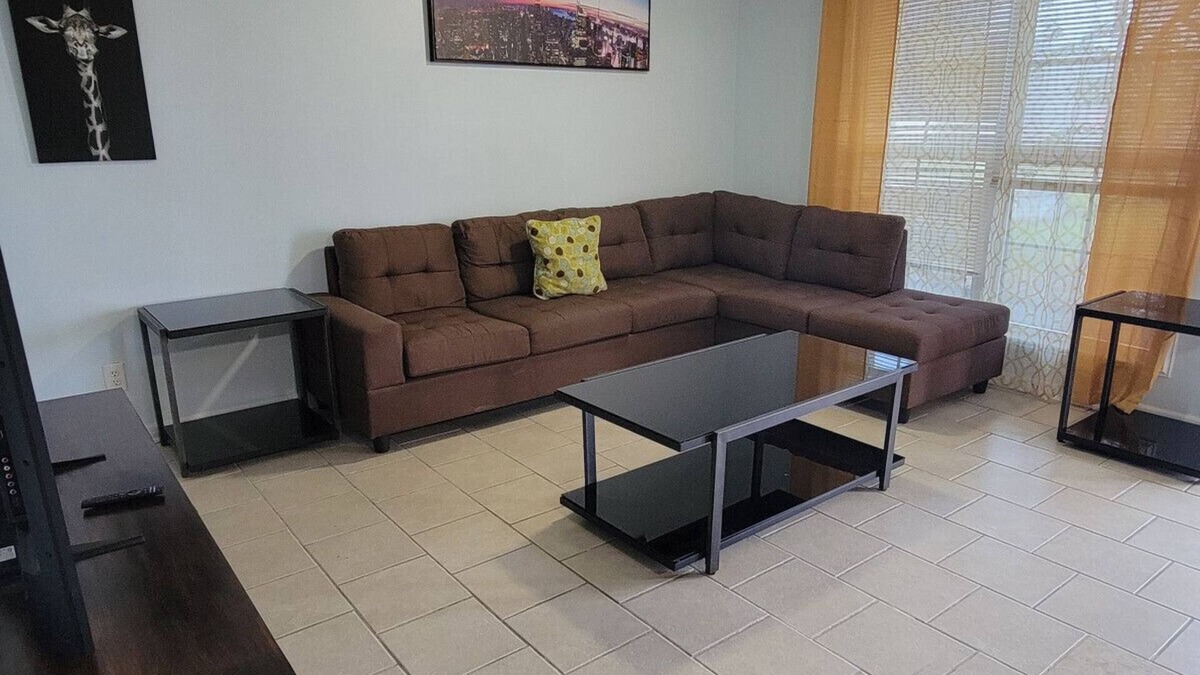 Iowa Apartment | Secret Cajun Retreat Peaceful Corner Stay - HAR 2