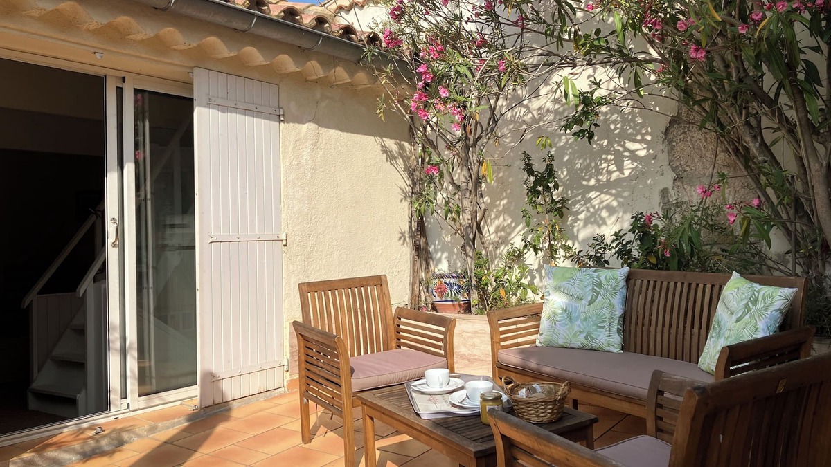 Peyriac-de-Mer Cottage | Secret Cottage, Roof garden & Patio. Village centre Nr Sea. Parking bikes & car.