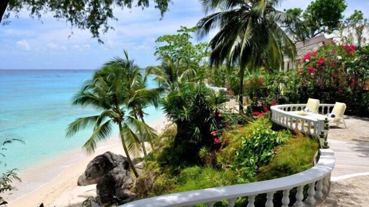 Derricks Apartment | Secret Cove 4 | Beach Front - Located in Tropical Saint James with House Cleaning Included
