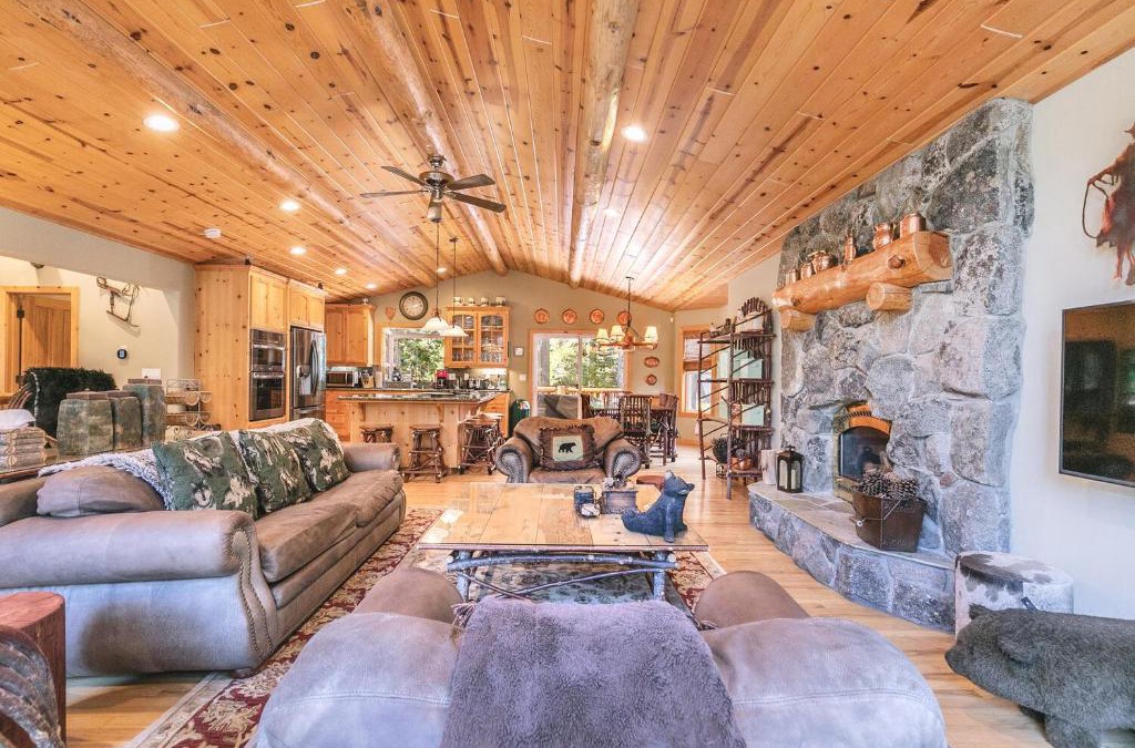 Carnelian Bay House | Secret Garden Lodge - 4BR Walking Distance to the Lake, Hot Tub, Close to Ski Resorts!