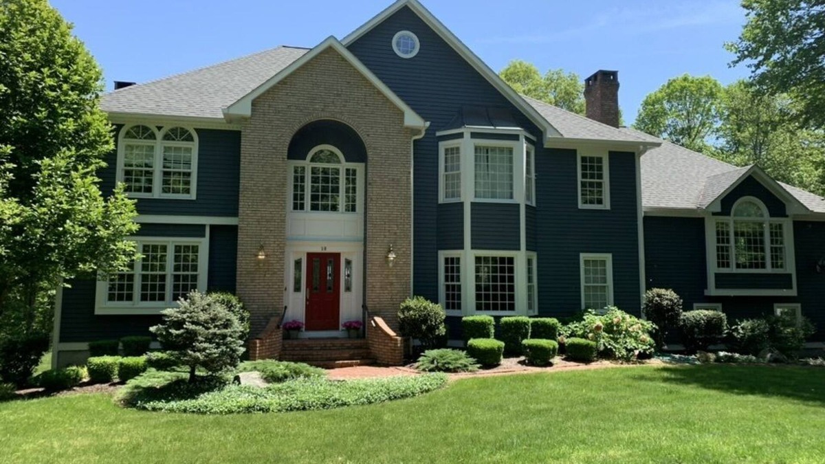 Easton House | Secret Garden meets Country Luxury: manicured lawn, stunning views, breathtaking