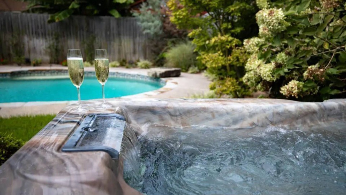 East Midtown House | Secret Garden of Memphis LLC