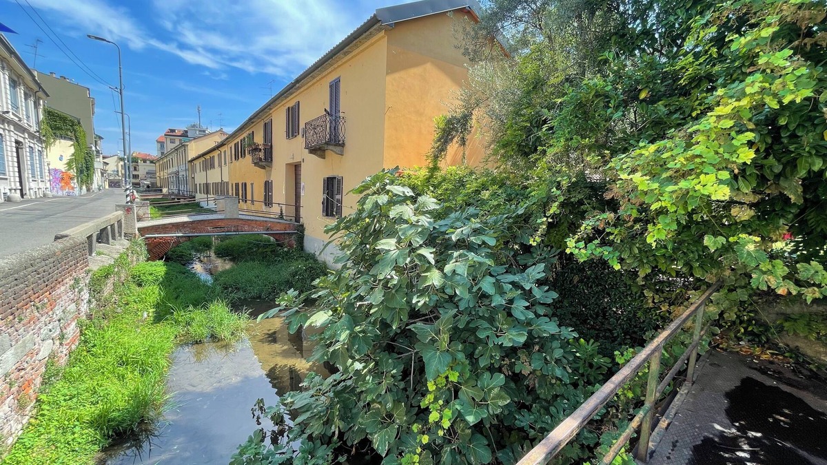 Porta Genova Apartment | Secret Garden on Water in the City Center.