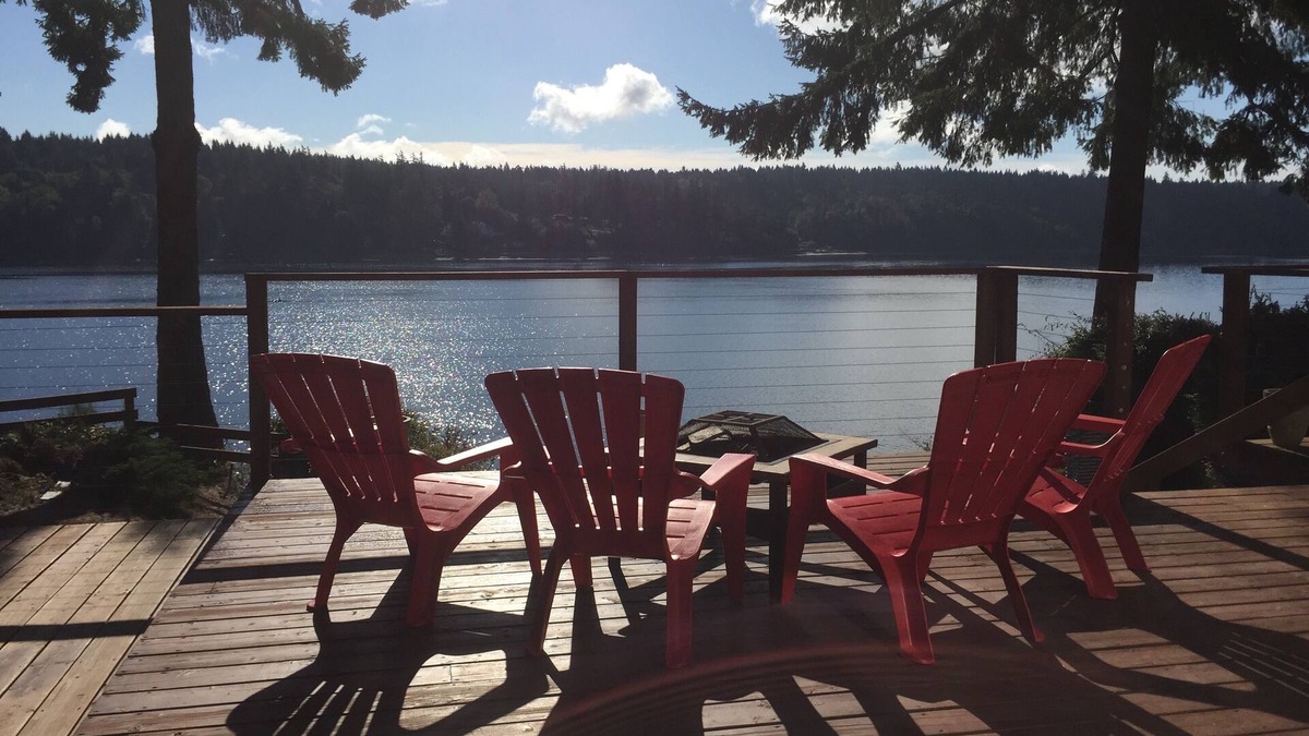 Lakebay House | Secret Island Beach House. Waterfront, Kayak, Paddle Board, Fire Pit, View!