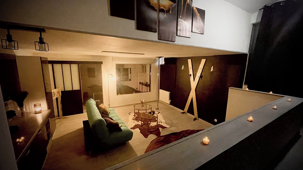Chaingy House | Secret love room