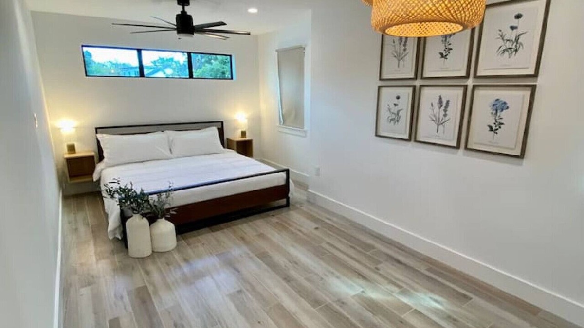 Houston House | Secure Cozy Tiny Home Central Houston
