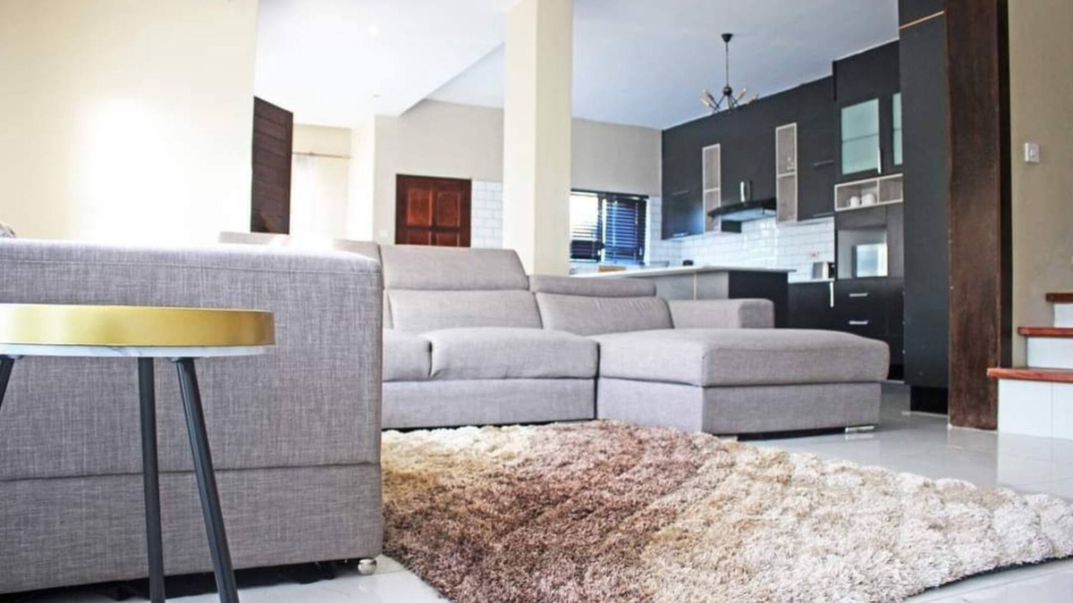 Gaborone House | Secure home next to airport junction mall, 11 minutes from the airport.