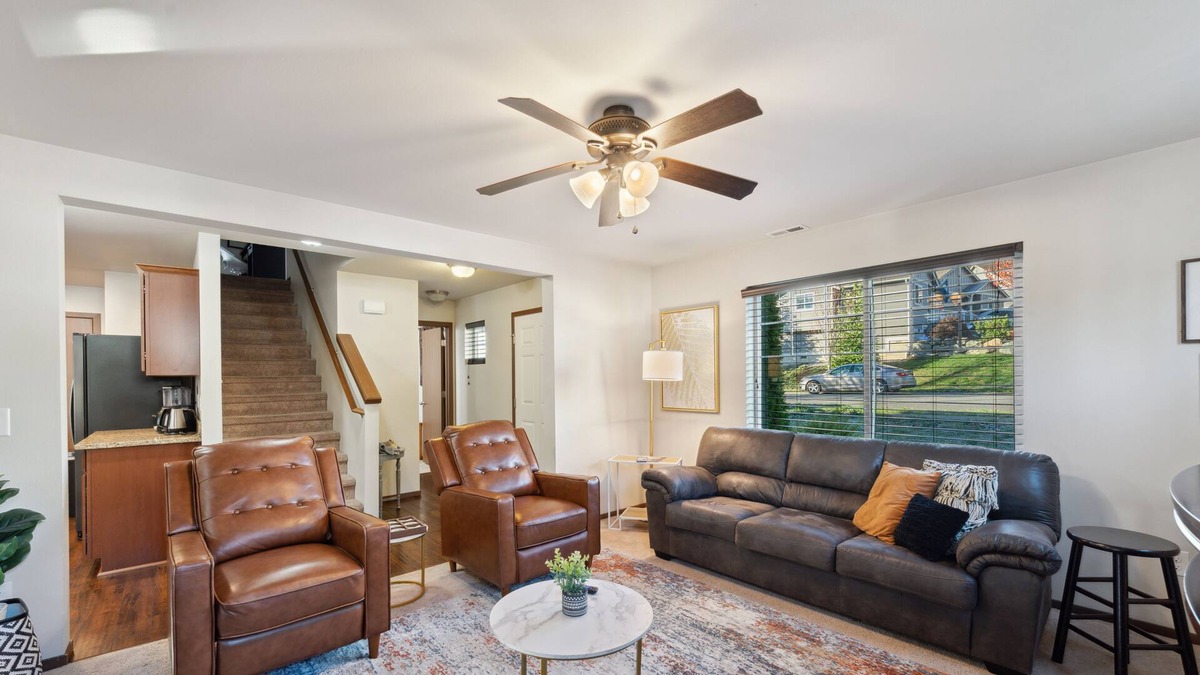 Sedro-Woolley House | Sedro Woolley Home - Perfect for Groups 4 Bedrooms 2.5 Baths Await Your Stayn