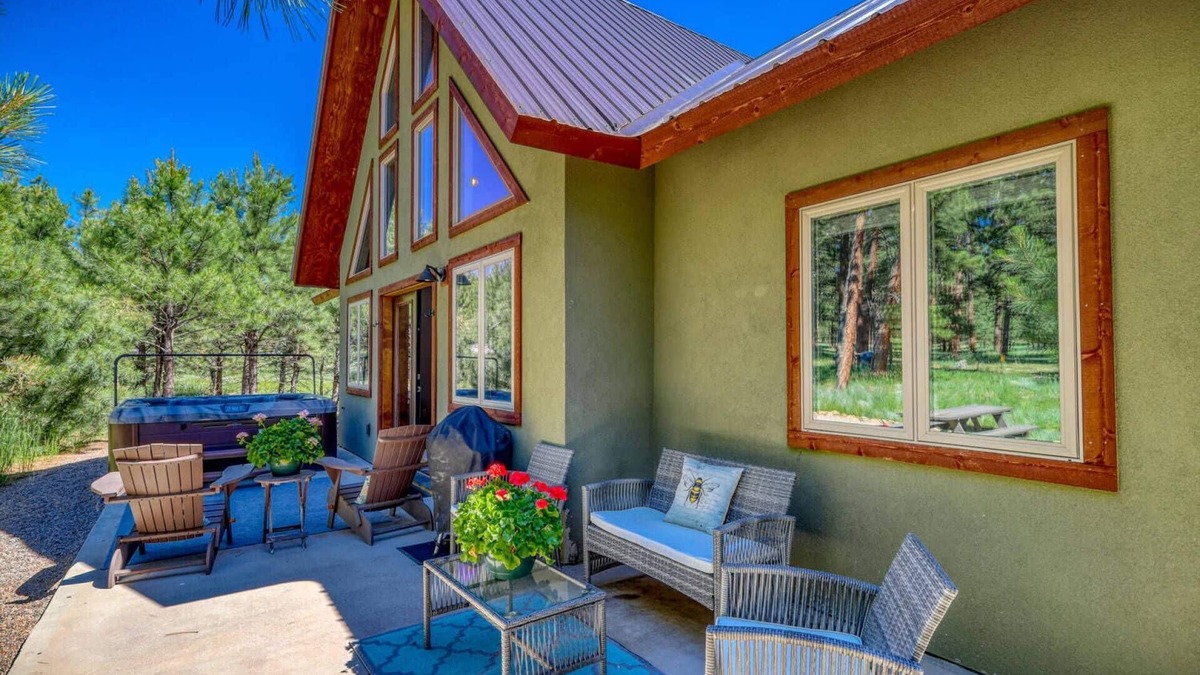 Pagosa Highlands House | See Fall's Changing Colors! Touch of Green: Pet-Friendly, Hot Tub, Garage, Views of Hatcher Lake