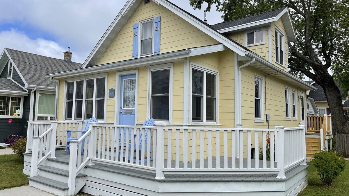 Two Rivers Cottage | See the Lake! Hear the Waves! Steps to the Beach! Entire cottage. 2 bikes.