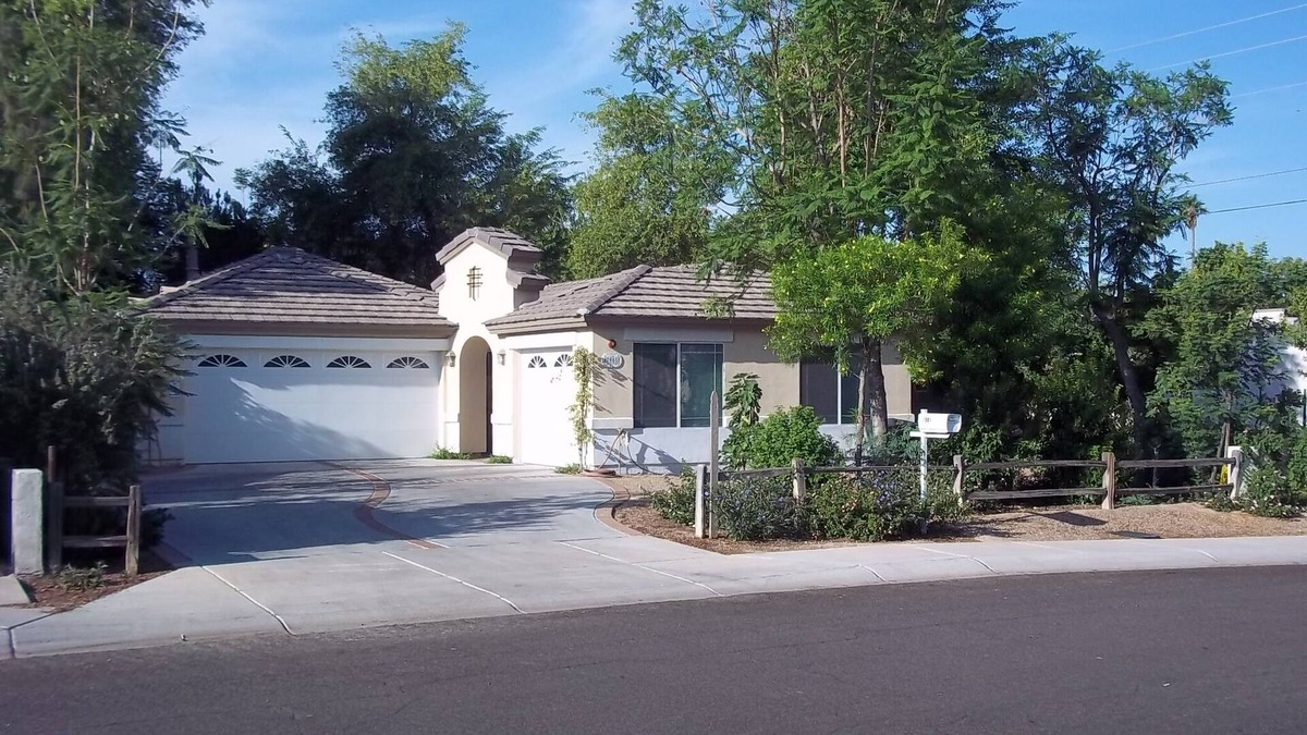 Village Grove House | See the Virtual Tour. Discounted Rates.12% weekly and 28% Monthly.