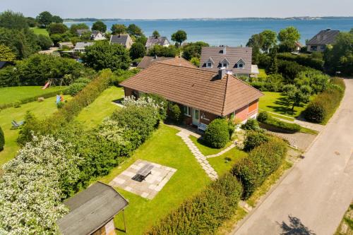 Bockholm House | Seeblick I - geräumige 90qm - ganzes Haus - 50m zum Naturstrand - mit Terrasse und großem Garten - Küche neu