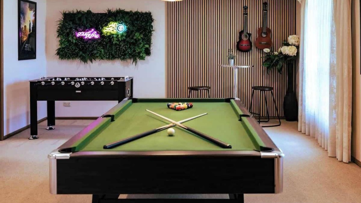 Swan Hill House | Seednest |Game room & TropGarden