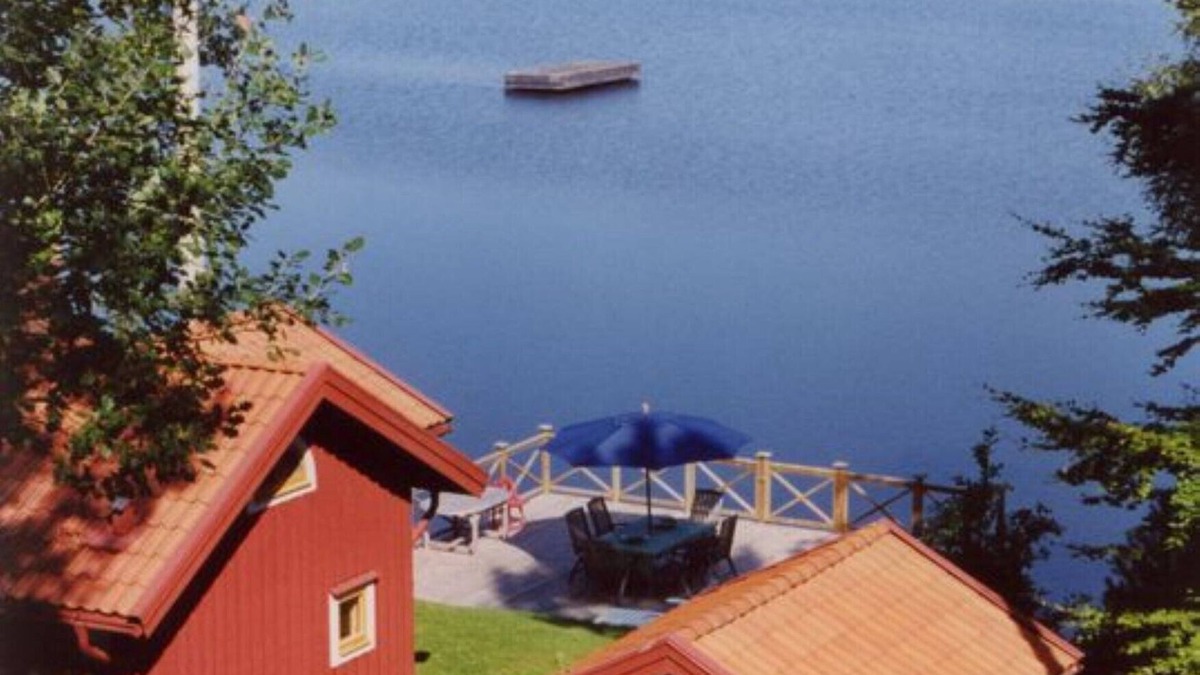 Vaxjo Municipality House | Seehaus right on the water at Skälsnäs estate on Lake Helga in Småland
