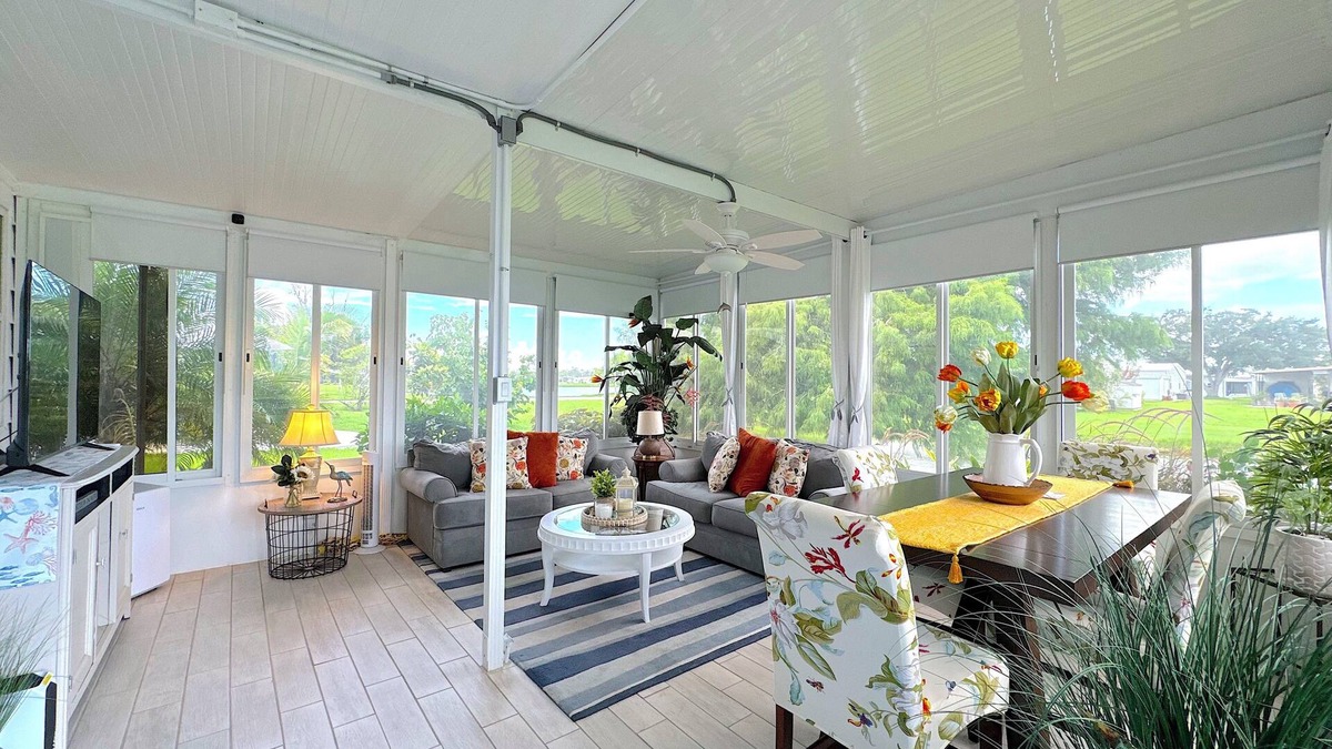 Ellenton House | Seeking a short-term rental home with numerous amenities? Well, look no further.