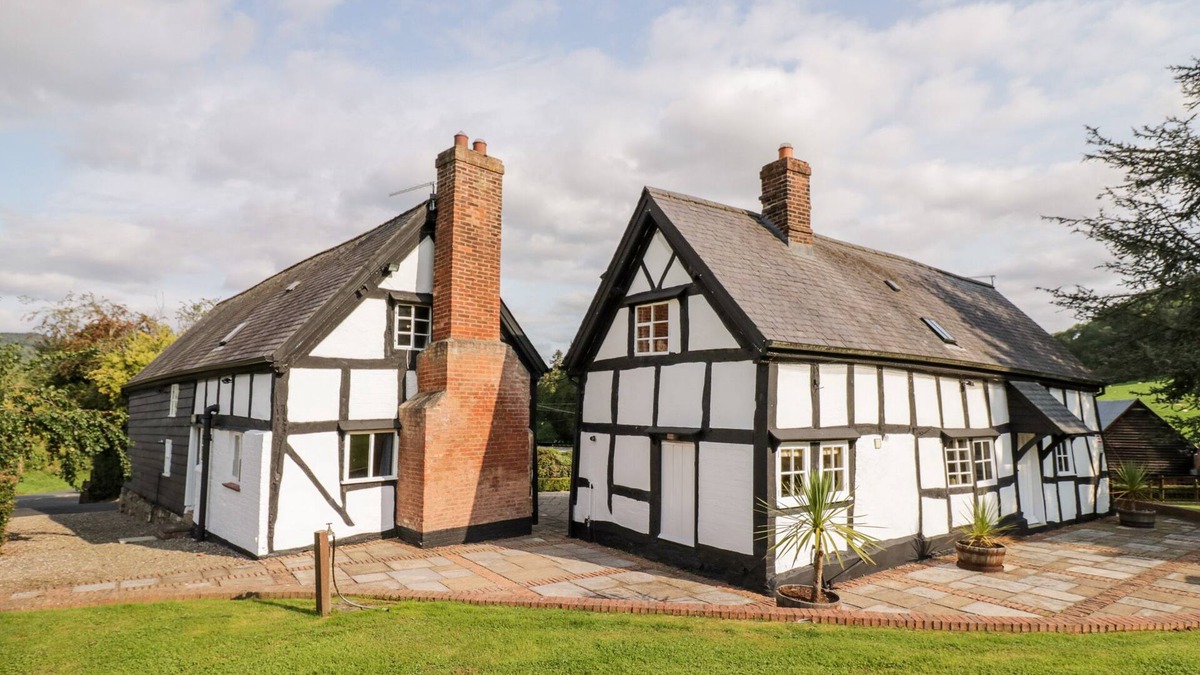 Shelsley Walsh Cottage | SEGRAVE, pet friendly, character holiday cottage in Martley