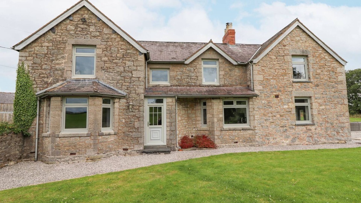 Denbigh Cottage | SEGRWYD UCHAF, family friendly, character holiday cottage in Denbigh