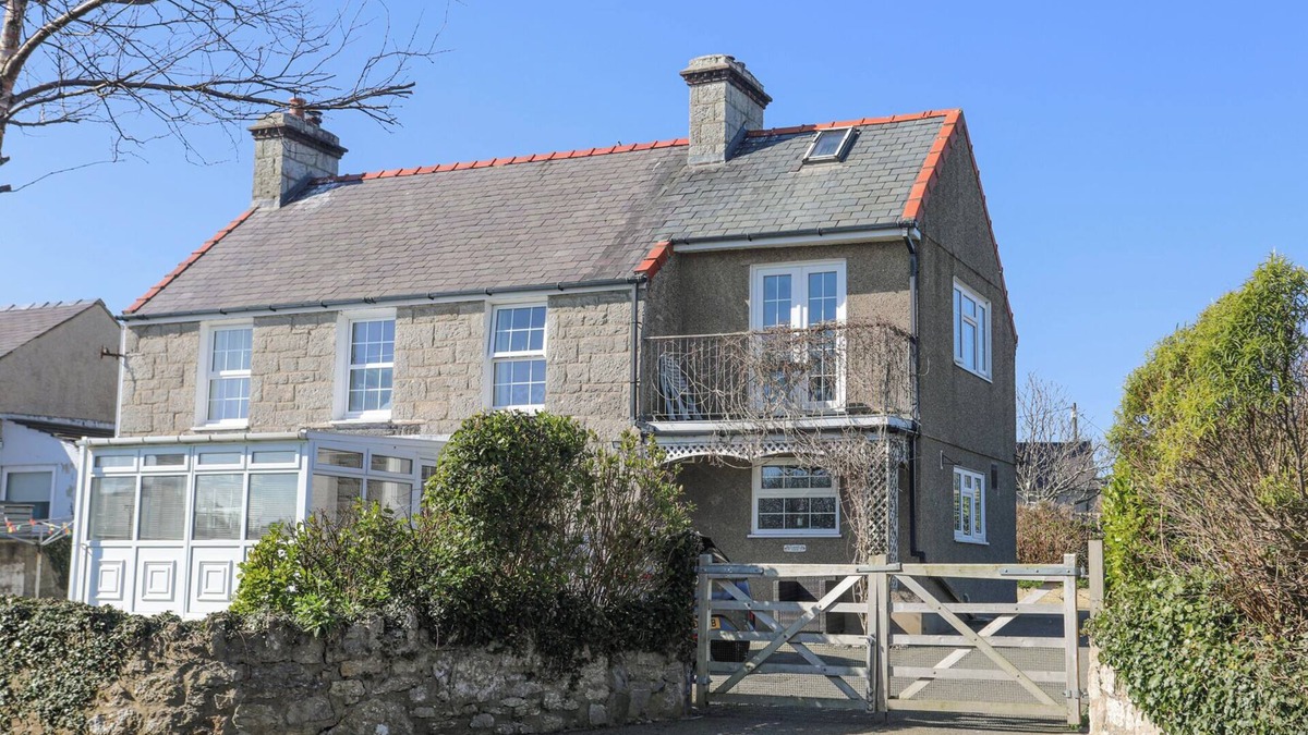 Moelfre Cottage | SEIRIOL VIEW, pet friendly, character holiday cottage in Moelfre
