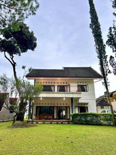 Karanganyar Villa | Sejuk Village