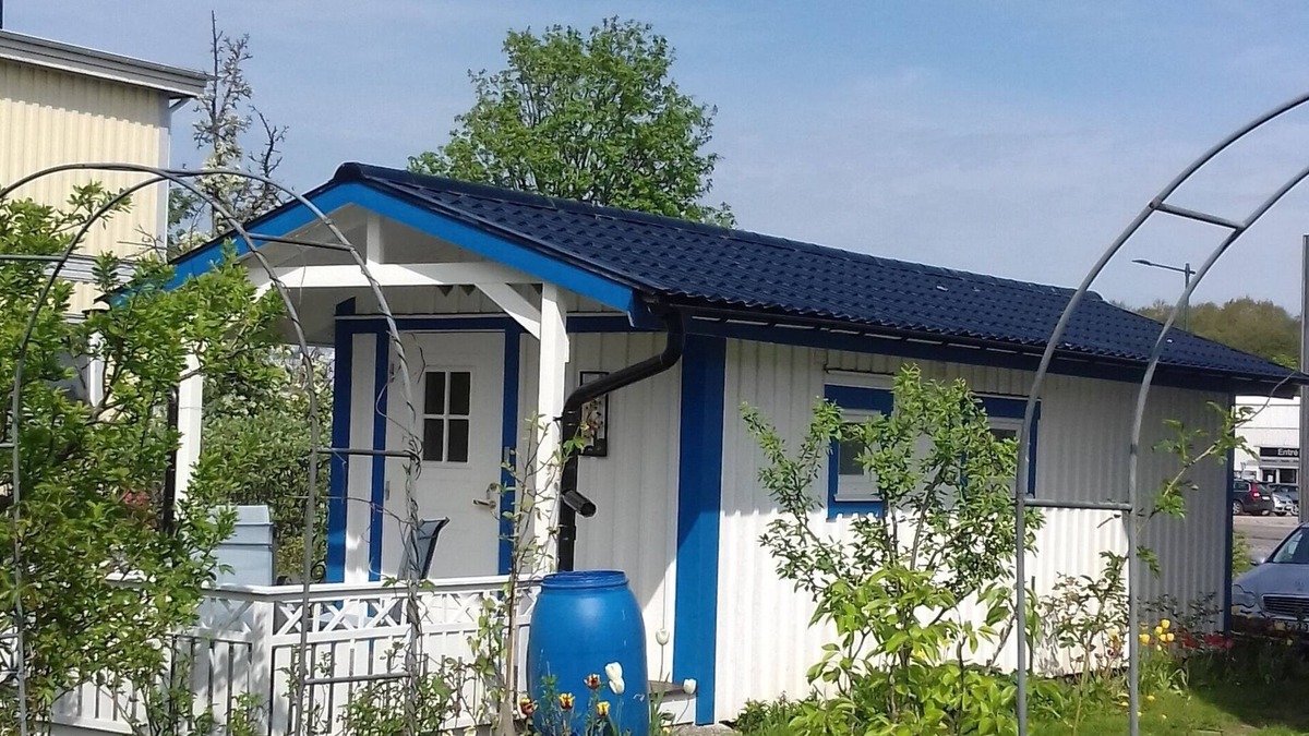 Falkenberg Cabin | SEK 376/night/person. New cottage for rent in FALKENBERG with proximity to everything.
