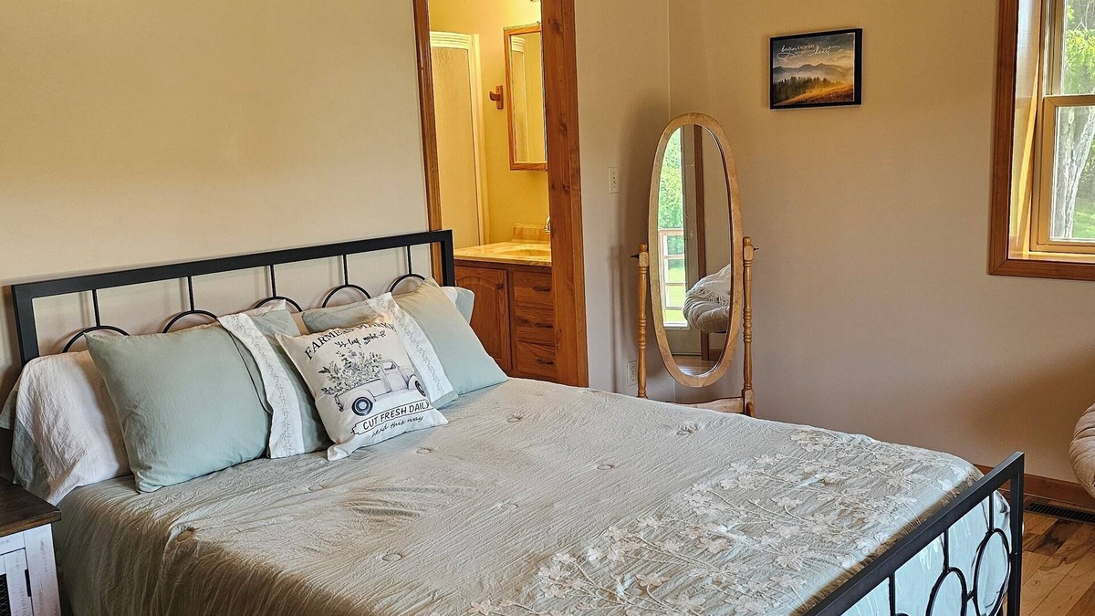Palmyra House | Selah Cabin