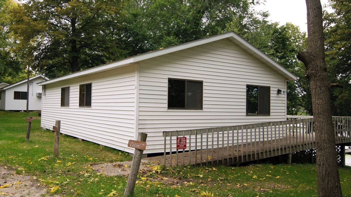 Richmond Cabin | Seldom Inn, a spacious 4BR cabin witch queens in every room! Great lake views!