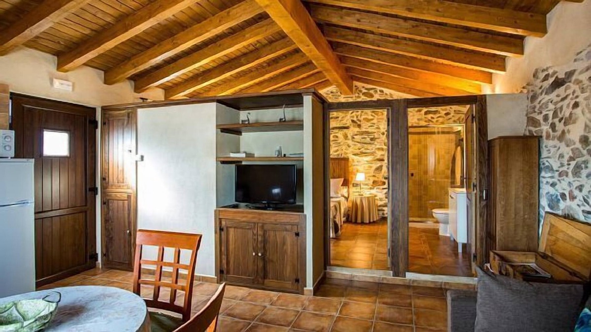 Aldeanueva de la Sierra Cottage | Self catering Los Monteros for 3 people