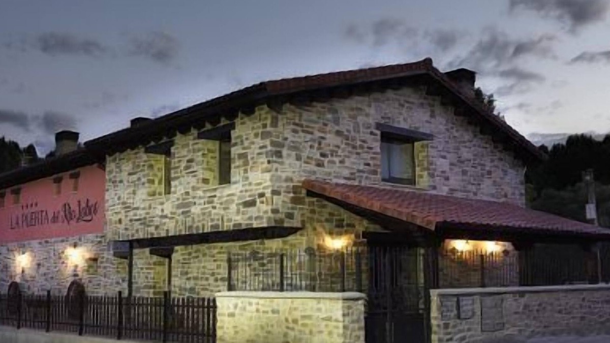 San Leonardo de Yague Cottage | Self catering La Puerta del Rio Lobos for 10 people